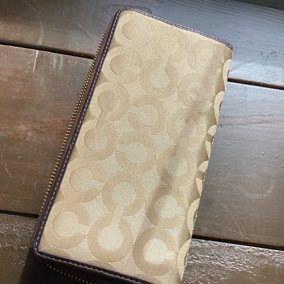 Coach Purse with matching Wallet - Picture 7 of 10